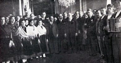 O grupo folclórico de Monsanto, a «aldeia mais portuguesa de Portugal», visitando a Câmara Municipal de Lisboa. ("Ilustração", nº316 - 1939)